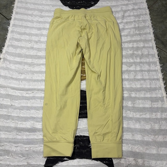 Lululemon Jogger Womens 8 Yellow Sweatpants Drawstring Knit Hi Rise Running Gym - Picture 8 of 10